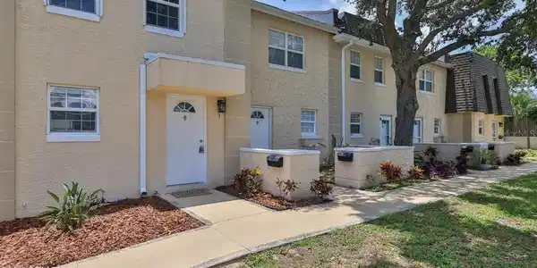 437 N OLEANDER AVENUE