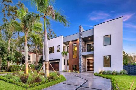527 W DAVIS BOULEVARD