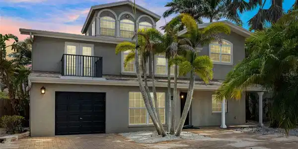 803 HARBOR DRIVE