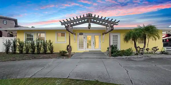 5207 PALMETTO POINT DRIVE