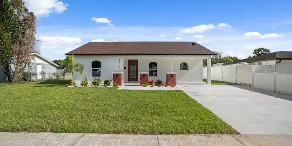 8405 WOODLAKE DRIVE