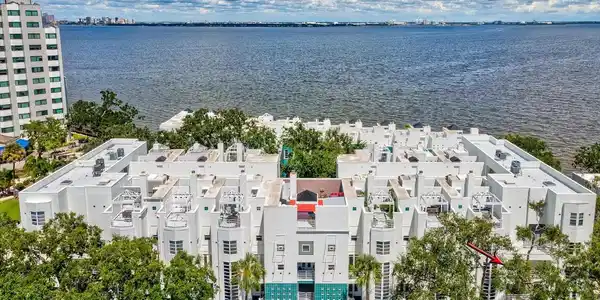 4950 BAYSHORE BOULEVARD