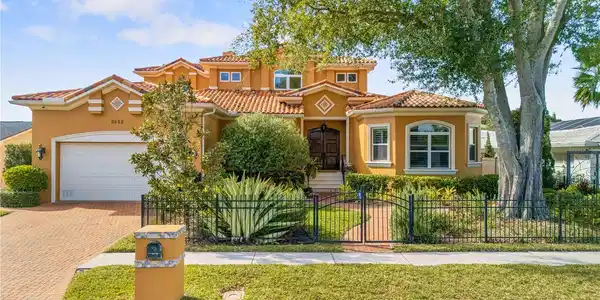 3952 VERSAILLES DRIVE