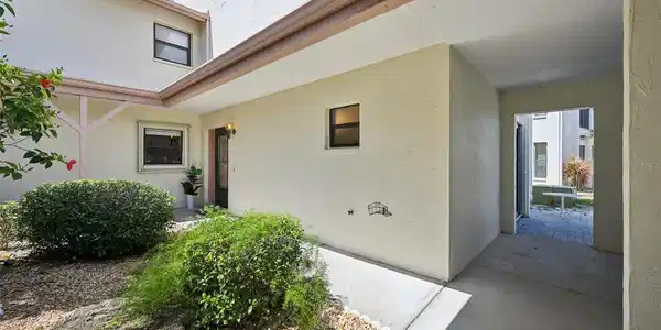 1743 LAKE PLACE