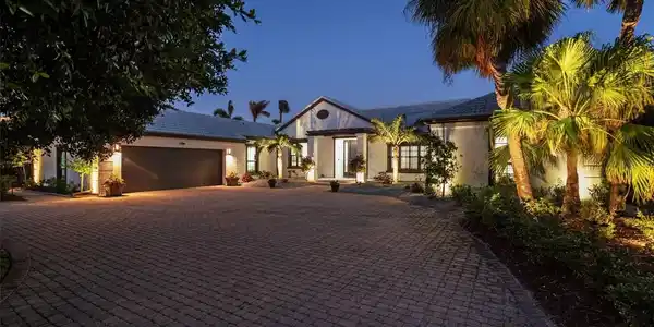 355 W ROYAL FLAMINGO DRIVE
