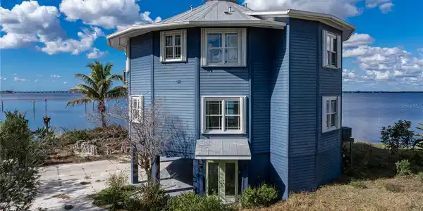 321 BAYRIDGE PLACE