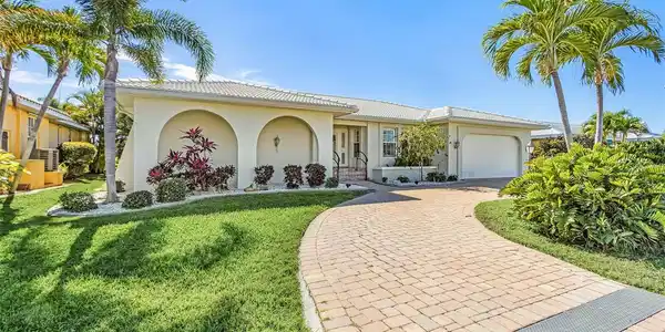 2085 EL CERITO COURT