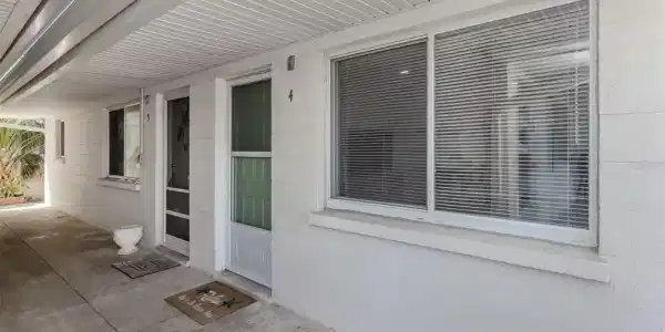 525 MANATEE COURT