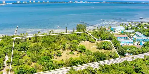 13377 S INDIAN RIVER DR