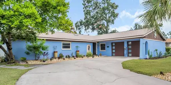 6704 GATEWAY DRIVE