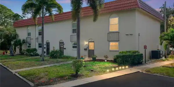 2700 BAYSHORE BOULEVARD