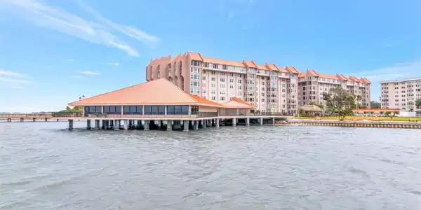 634 EDGEWATER DRIVE