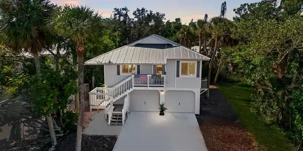 221 ISLAND CIRCLE