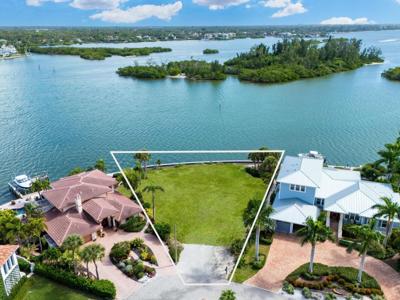 894 FREELING DRIVE
