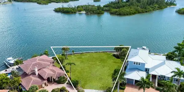 894 FREELING DRIVE