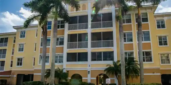 255 W END DRIVE