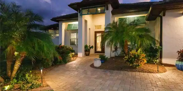 15762 VISCOUNT CIRCLE