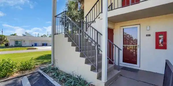 501 PARKDALE MEWS