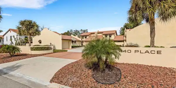 440 PALMETTO COURT