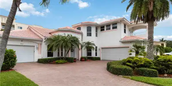 618 MANATEE BAY DRIVE