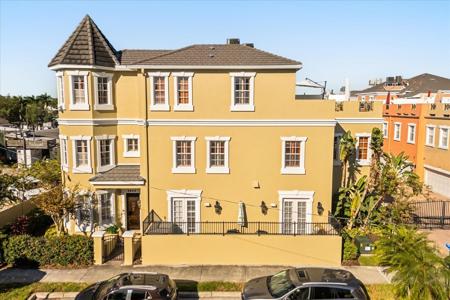 2402 VICTORIA GARDENS LANE
