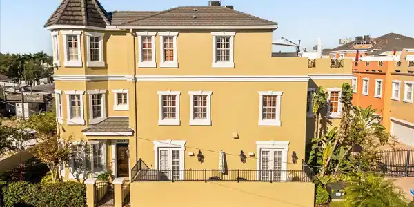 2402 VICTORIA GARDENS LANE