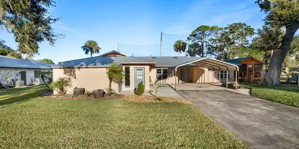 715 FAIRWAY DRIVE