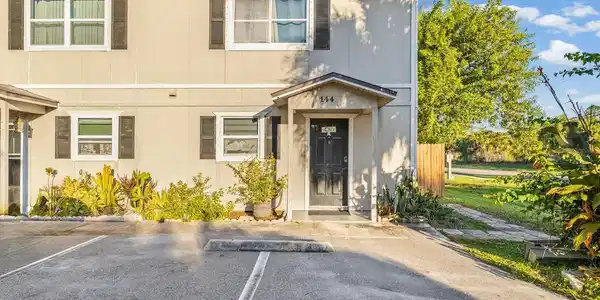 144 DOUGLAS ROAD W