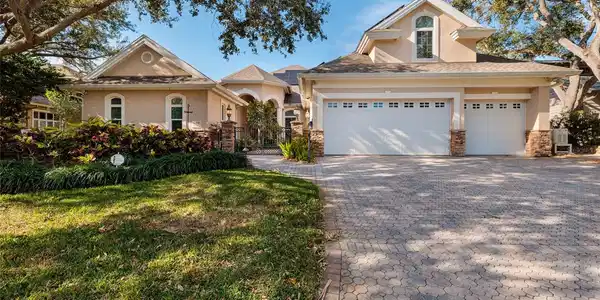 8402 TALLAHASSEE DRIVE NE