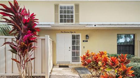 1277 N SEAGULL POINT