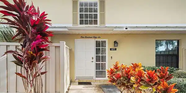 1277 N SEAGULL POINT