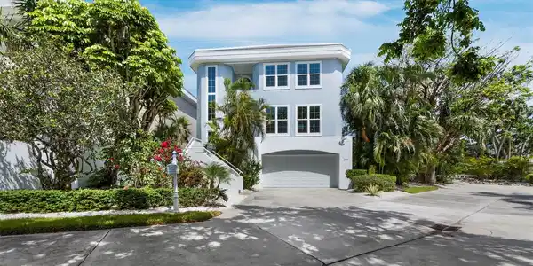 3959 SOMERSET DRIVE
