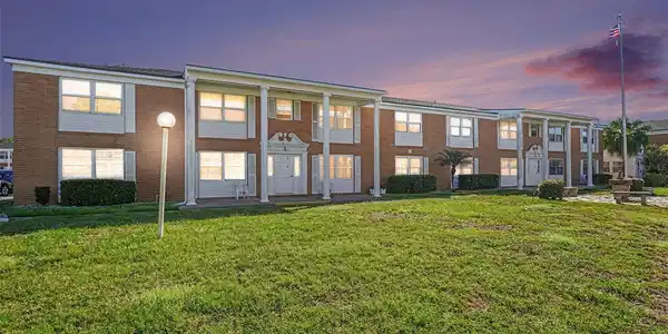 4158 TAMIAMI TRAIL