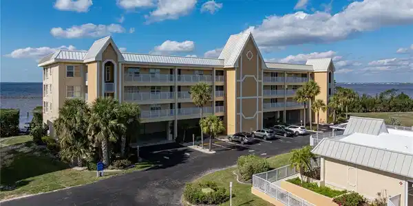 101 N MARION COURT