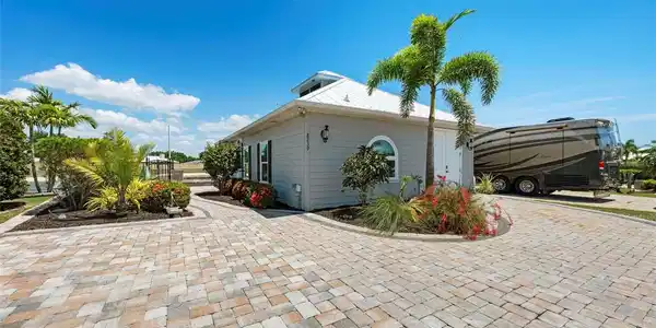 8239 SW SAND CRANE CIRCLE