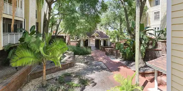 1000 W HORATIO STREET