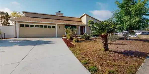 520 MCARTHUR AVENUE