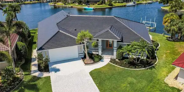 261 VENEZIA COURT