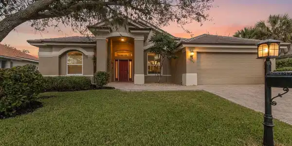 13752 LONG LAKE LANE