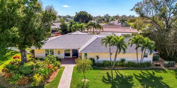 1240 PARADISE WAY