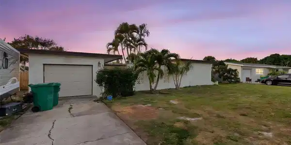 1132 PINETREE DRIVE