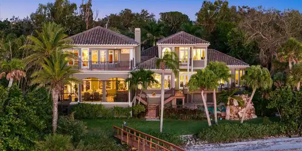 2115 LYCHEE LANE