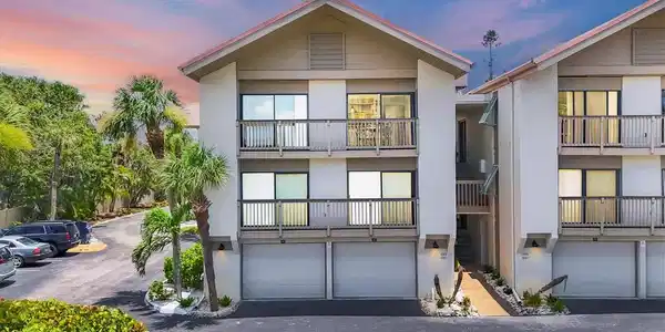 1093 LAKE HOUSE CIRCLE