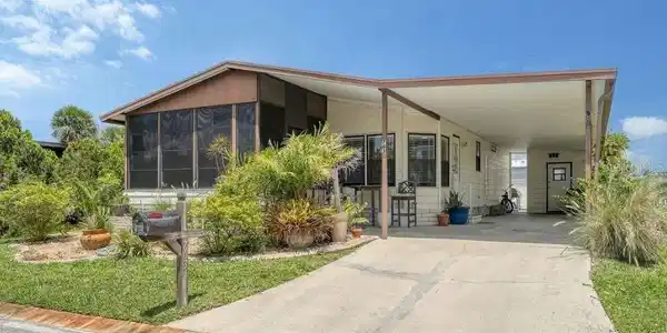 763 LAKESIDE DRIVE