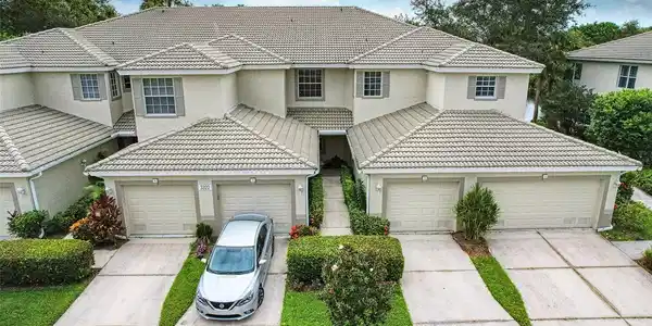 3322 GRAND VISTA COURT