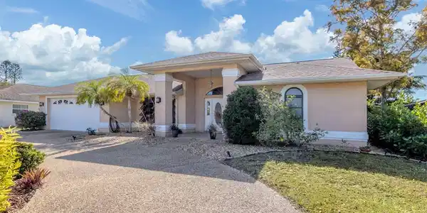 1215 PARADISE WAY
