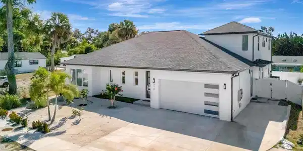 916 HIGHLAND STREET
