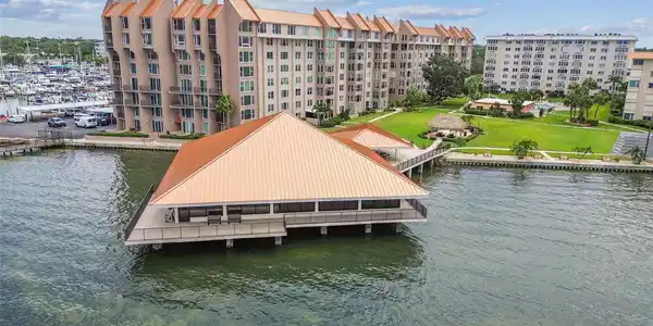 634 EDGEWATER DRIVE
