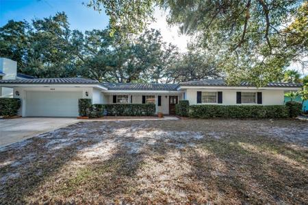 2218 HENNESEN DRIVE