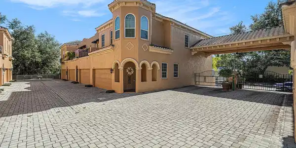 2904 HANSEN MANOR LANE